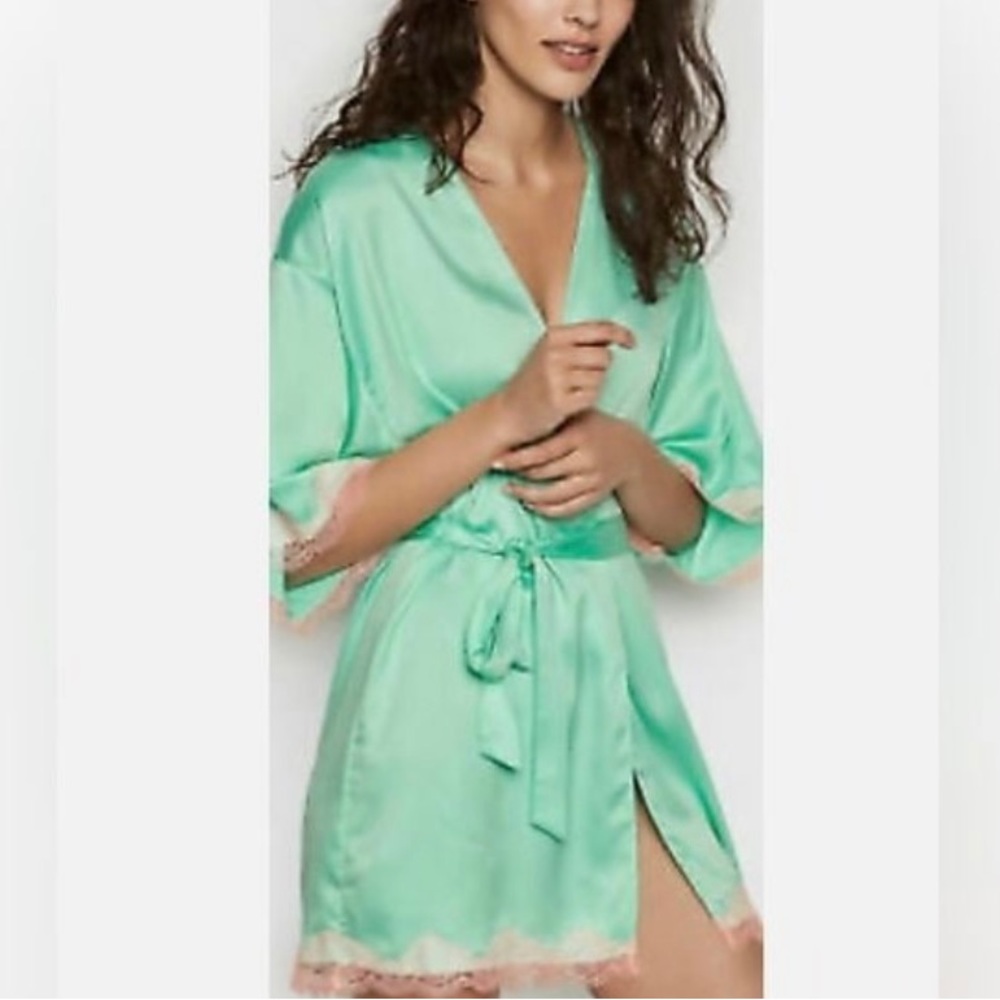 Victoria’s Secret Aqua Satin Robe w Pink lace xs/s